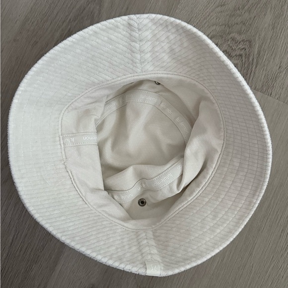 🧢 Lululemon White Corduroy Bucket Hat - Picture 2 of 3